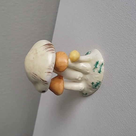 Vintage Lefton mushrooms figurine - Picture 2 of 9